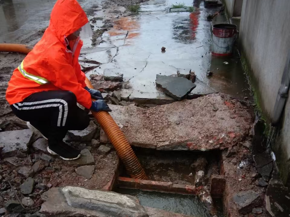 蔚县专业清理污水池 炜誉市政以规范流程守护城市 “肠道”